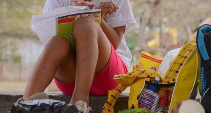 “Si me tocas te apuñalo”: niña de 13 años se defiende así de su acosador