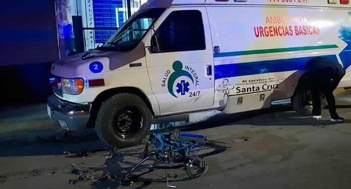 Auto arrolla a un ciclista en Blvr. Españita
