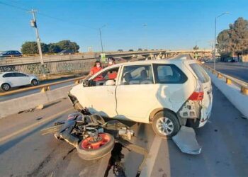 Dos lesionados en fuerte choque en el Distribuidor Juárez