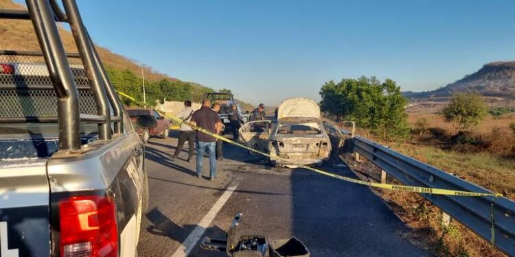 Encontraron dos cuerpos calcinados dentro de un vehículo en Culiacán