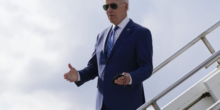 Biden planea visitar la frontera México-EU antes de su encuentro con AMLO