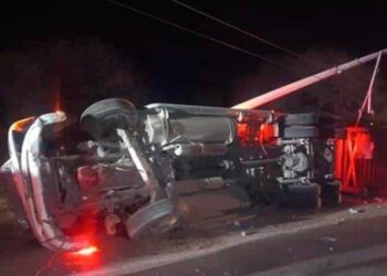 Trailero fallece en fatal choque y volcadura en carretera hacia Villa de Reyes