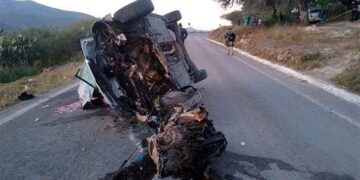 Joven pierde la vida en aparatosa volcadura