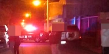 Muere motociclista al pasar un tope a exceso de velocidad y chocar contra un árbol