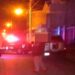 Muere motociclista al pasar un tope a exceso de velocidad y chocar contra un árbol
