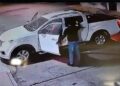 VIDEO: A mano armada, roban camioneta a mujer y a su hijo en calles de la colonia Industrial Mexicana