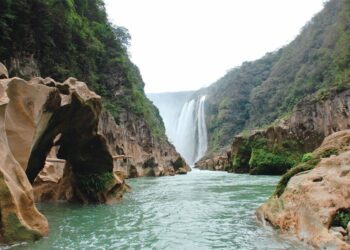 Turista resultó lesionada por derrumbe en Aquismón