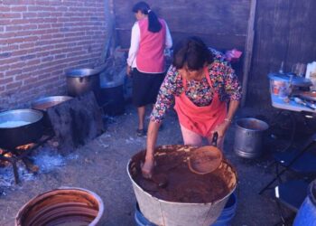 Mole y asado de boda, la riquísima gastronomía de Mexquitic en las manos de expertas