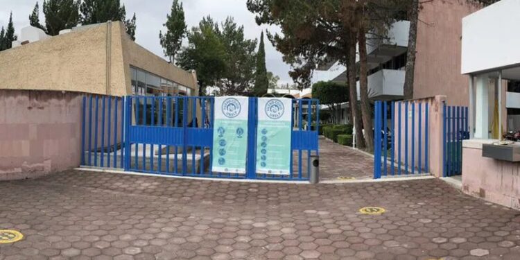 Estudiantes de la Facultad de Ciencias de la Comunicación exigen que no se recontrate a catedrático acosador