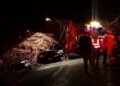 Choque entre remolque y camioneta donde viajaba una familia deja 5 heridos y un muerto en Valles