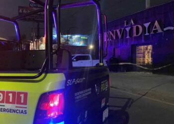 Balacera en la carretera a México deja una mujer fallecida, dos vehículos baleados y ataques a varios  antros