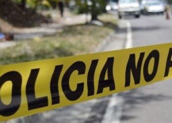 Investigan muerte de un adulto mayor y un lesionado en Carretera 57