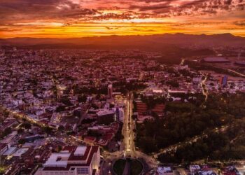 Lunes parcialmente nublado en SLP