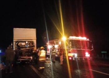 Rescatan a operador de tráiler; quedó prensado en la carretera SLP-Querétaro