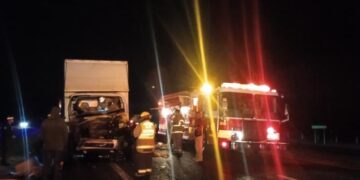 Rescatan a operador de tráiler; quedó prensado en la carretera SLP-Querétaro