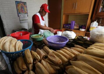 Godines salvaron a tamaleros tras venta lenta por el día de la Candelaria