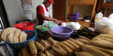 Godines salvaron a tamaleros tras venta lenta por el día de la Candelaria