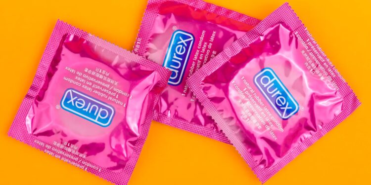Ya viene el 14 de febrero… ¿Qué pasa si usas condones caducados?