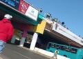 VIDEO: Joven se lanza de puente vehícular en Salvador Nava