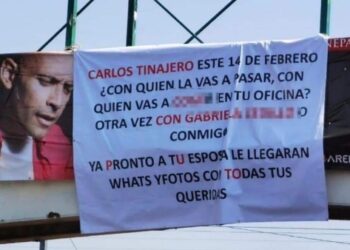 Exhiben con manta a hombre infiel que anda con varias de la oficina