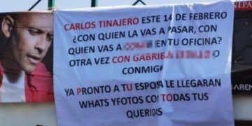 Exhiben con manta a hombre infiel que anda con varias de la oficina