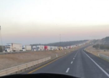 Por el asesinato de un civil a manos de la Sedena bloquean la carretera 57