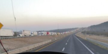 Por el asesinato de un civil a manos de la Sedena bloquean la carretera 57