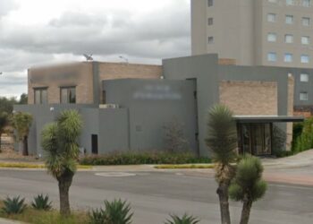 Interponen denuncias a personal de restaurante en la 57 por acoso sexual y laboral ante la FGE