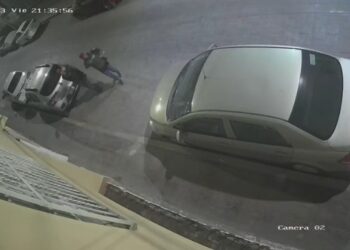 VIDEO: Intentaron robar la batería de un auto en Barrio de Santiago