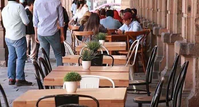 Restauranteros, golpeados por la ley antitabaco