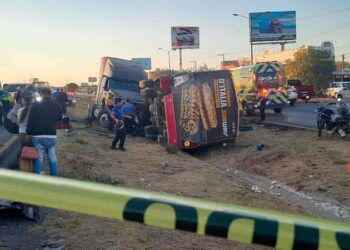Tres muertos y 12 heridos, saldo de un choque en la carretera 57