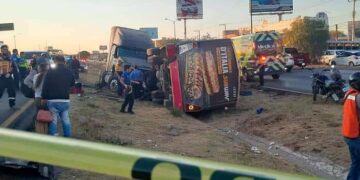 Tres muertos y 12 heridos, saldo de un choque en la carretera 57