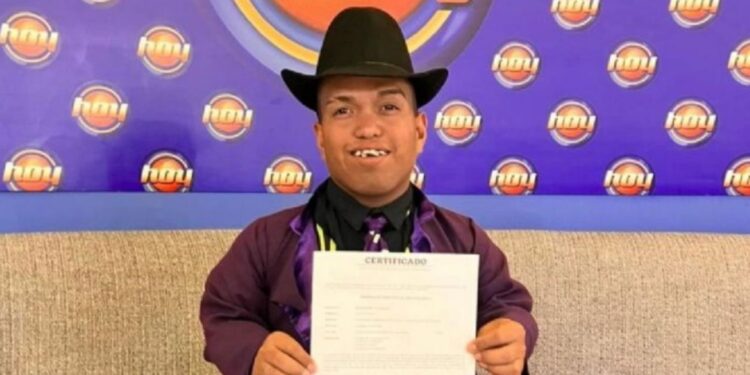 VIDEO: el original Medio Metro rompe en llanto al registrar el personaje para que ya no haya otros “Medios metros”