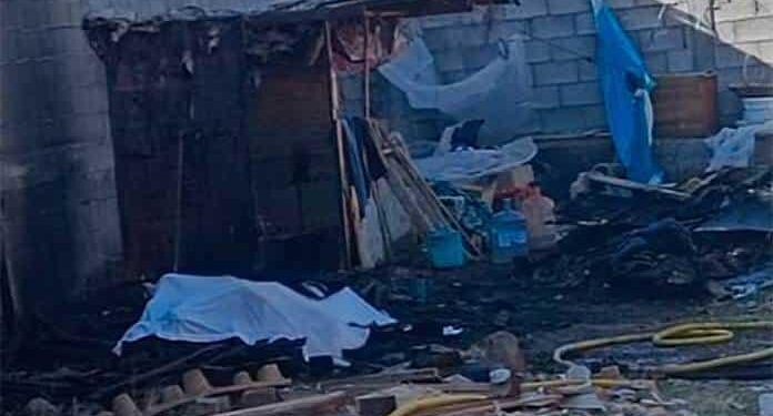 Indigente muere al incendiarse la casita en el terreno donde dormía