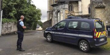 Alumno apuñaló hasta la muerte a una maestra en Francia