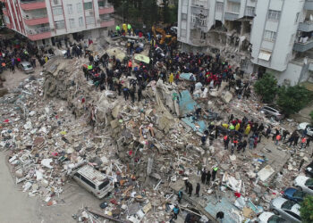 VIDEOS: Casi 5 mil muertos en Turquía y Siria tras los devastadores terremotos