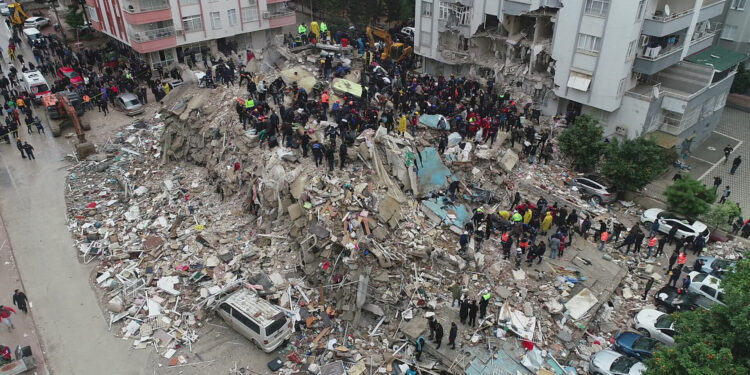 VIDEOS: Casi 5 mil muertos en Turquía y Siria tras los devastadores terremotos
