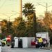 Conductor de camioneta choca y vuelca en avenida México