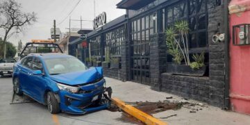 Mujer trata de huir de un intento de asalto y choca contra un bar en la avenida 18 de Marzo