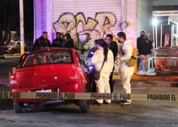 Aparatoso choque en avenida Salk deja a dos jóvenes sin vida