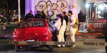 Aparatoso choque en avenida Salk deja a dos jóvenes sin vida