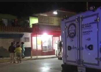 Ataque armado en tienda de abarrotes deja un muerto y dos heridos