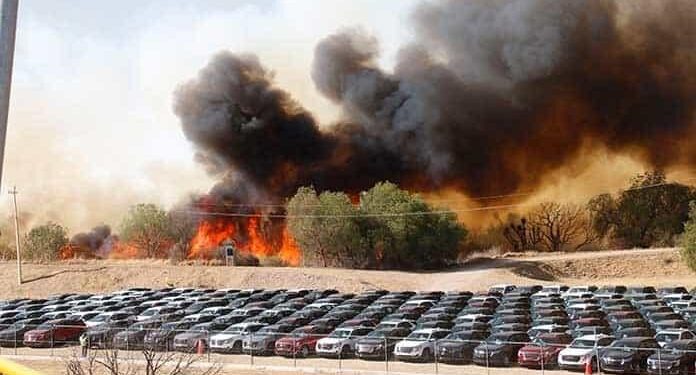 Más de 3 mil trabajadores evacuados y 10 hectáreas dañadas, el saldo de un incendio cerca de GM