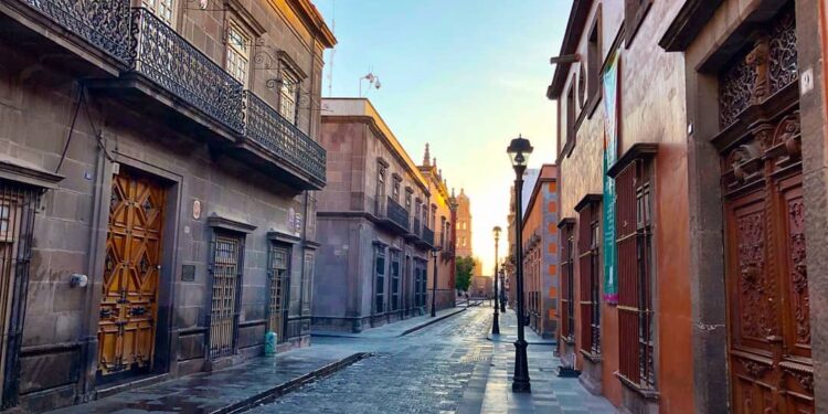Jueves parcialmente nublado en SLP