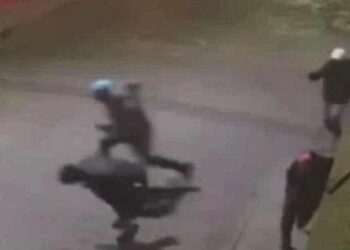 A balazos y desde una motocicleta, atacan a 3 hombres en El Montecillo