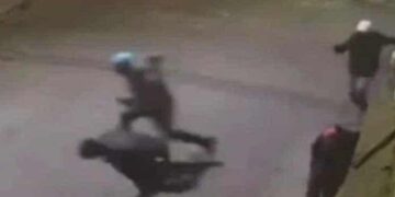 A balazos y desde una motocicleta, atacan a 3 hombres en El Montecillo