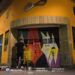 Así lucen los nuevos murales en las cortinas de negocios en el Centro Histórico