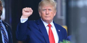 Trump confirma que será detenido el martes, exhorta a seguidores a protestar