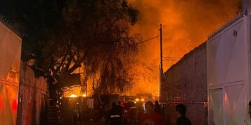 VIDEO| Incendio en un taller mecánico causó alerta a habitantes de Avenida Muñoz