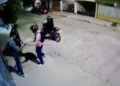 VIDEO: A punta de pistola asaltan a jóvenes en la colonia Maya Mil